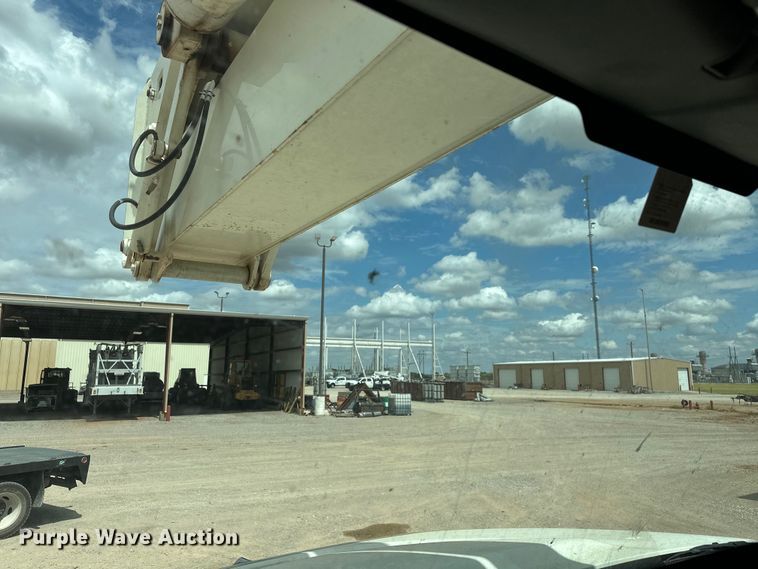 image for item EJ8964 2006 International  7600 bucket truck