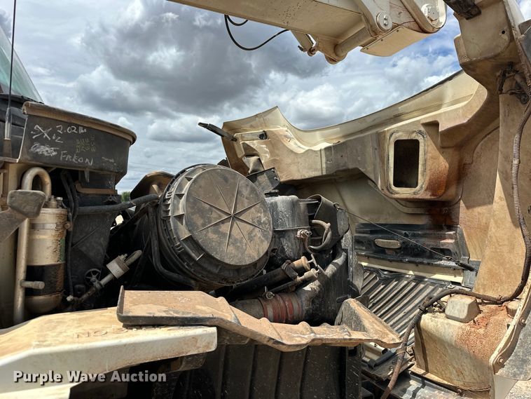 image for item EJ8964 2006 International  7600 bucket truck