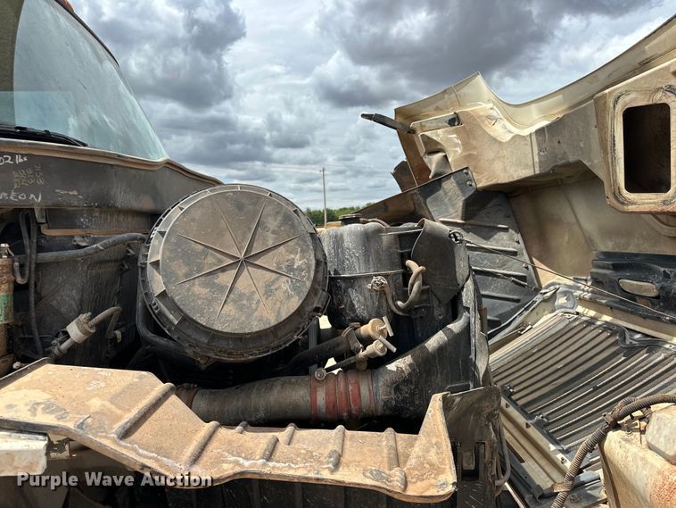 image for item EJ8964 2006 International  7600 bucket truck