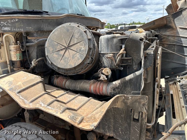 image for item EJ8964 2006 International  7600 bucket truck