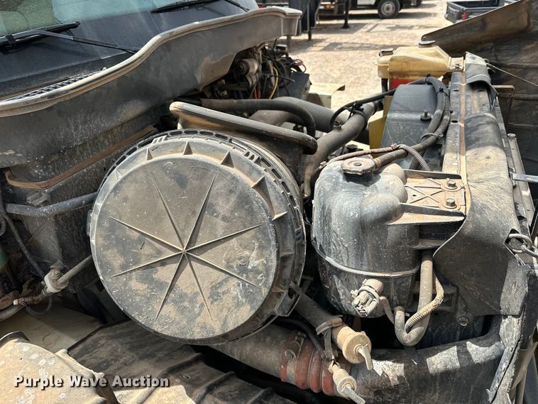 image for item EJ8964 2006 International  7600 bucket truck