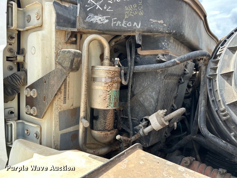 image for item EJ8964 2006 International  7600 bucket truck