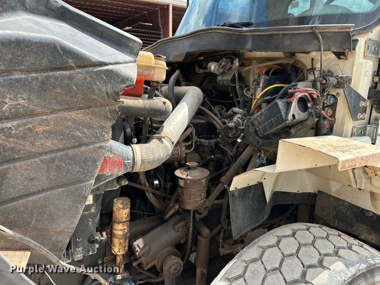 image for item EJ8964 2006 International  7600 bucket truck