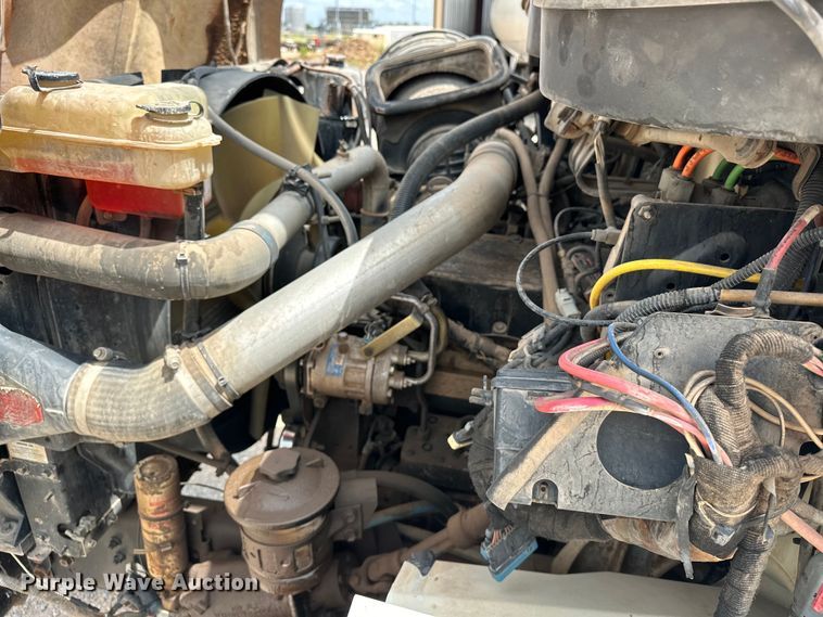 image for item EJ8964 2006 International  7600 bucket truck