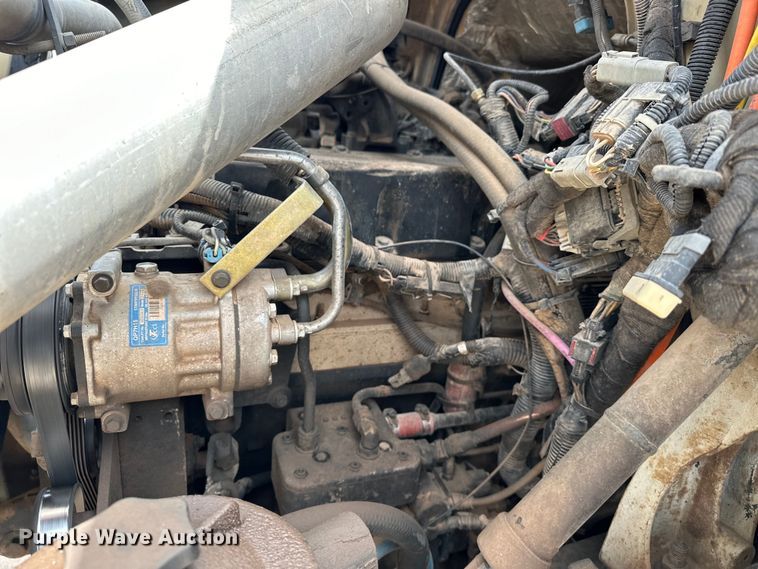 image for item EJ8964 2006 International  7600 bucket truck