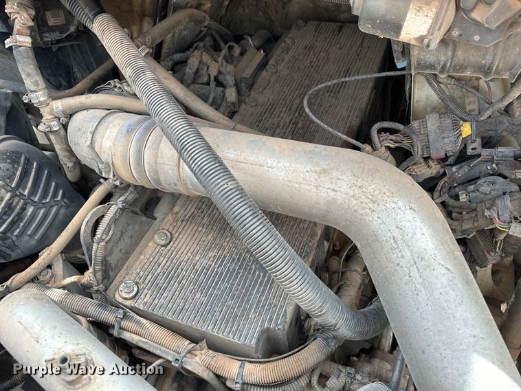 image for item EJ8964 2006 International  7600 bucket truck