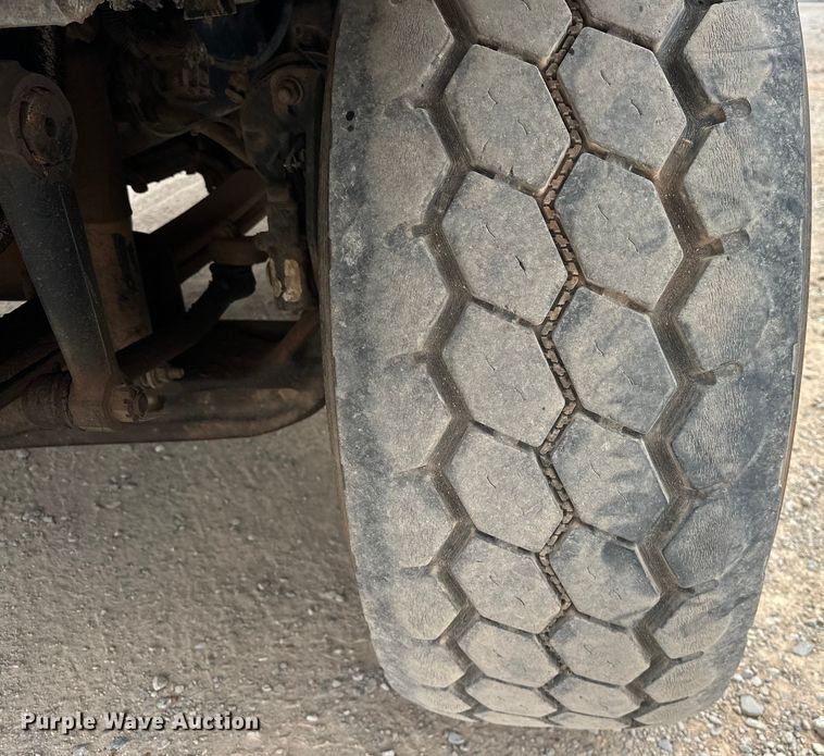 image for item EJ8964 2006 International  7600 bucket truck