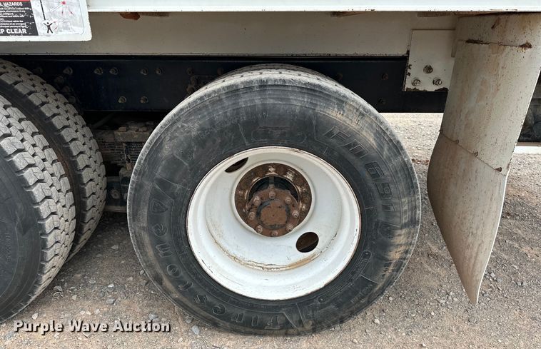 image for item EJ8964 2006 International  7600 bucket truck