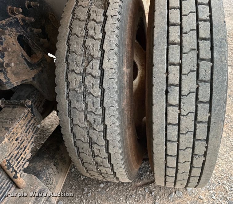 image for item EJ8964 2006 International  7600 bucket truck