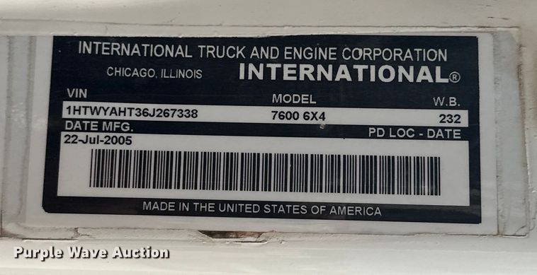 image for item EJ8964 2006 International  7600 bucket truck