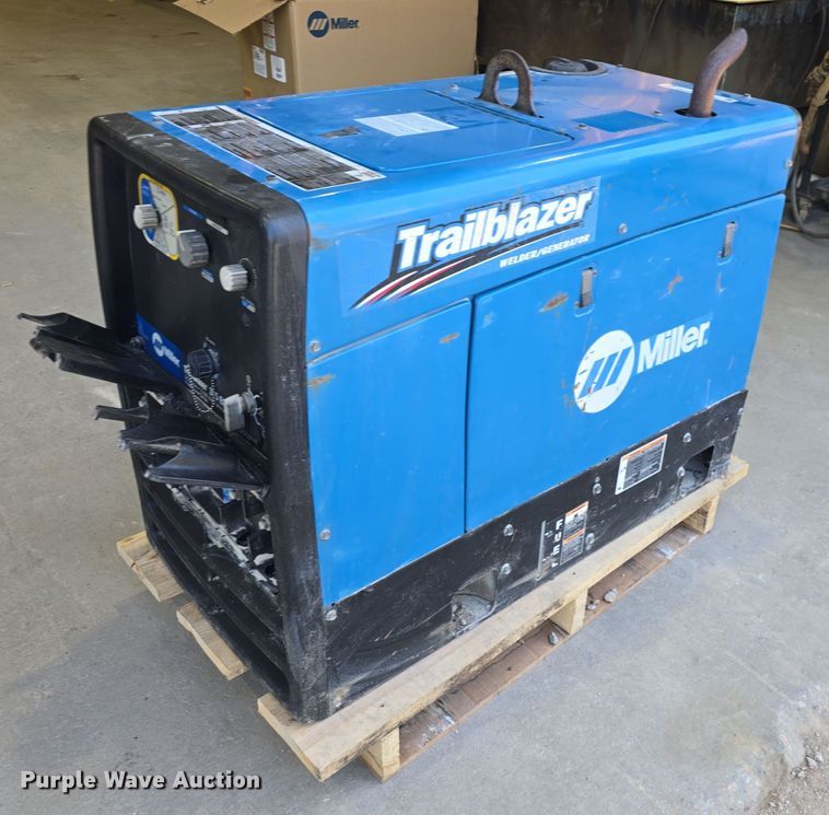 image for item EK2164 Miller Trailblazer 325EFI welder