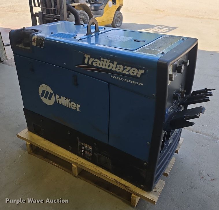 image for item EK2164 Miller Trailblazer 325EFI welder
