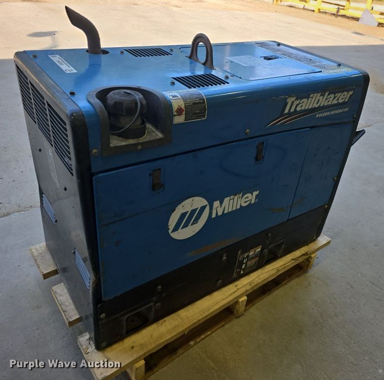 image for item EK2164 Miller Trailblazer 325EFI welder