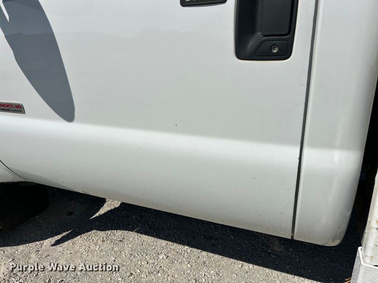 image for item EK3234 2004 Ford F550 Super Duty XLT utility / service truck