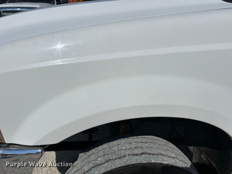image for item EK3234 2004 Ford F550 Super Duty XLT utility / service truck