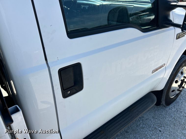 image for item EK3234 2004 Ford F550 Super Duty XLT utility / service truck