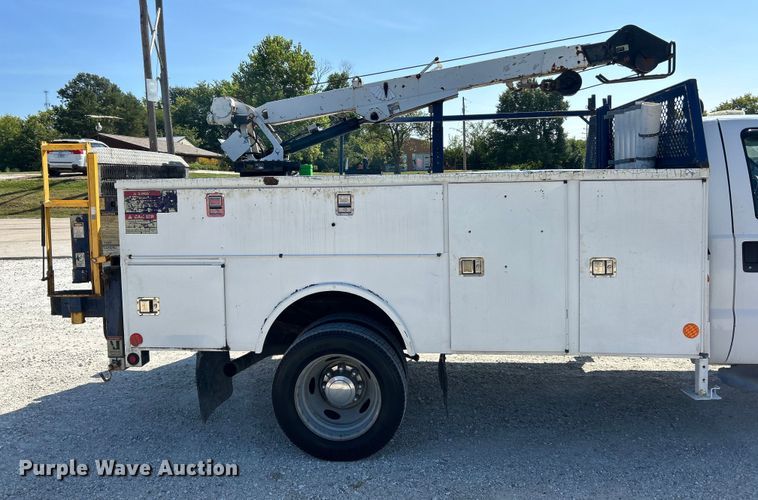 image for item EK3234 2004 Ford F550 Super Duty XLT utility / service truck