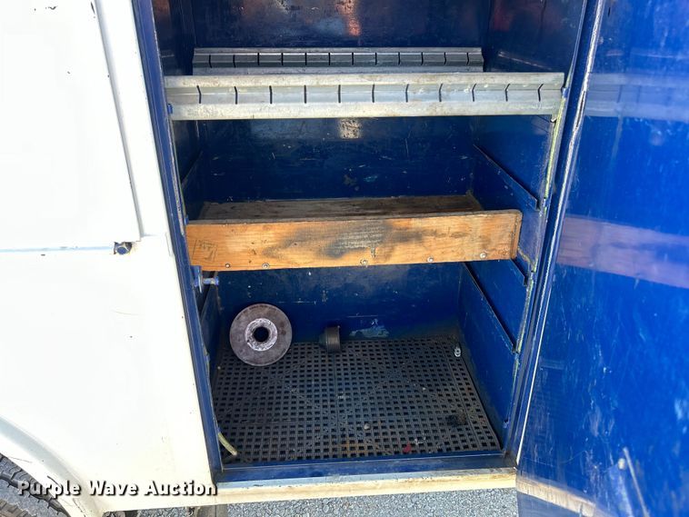 image for item EK3234 2004 Ford F550 Super Duty XLT utility / service truck