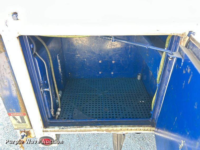 image for item EK3234 2004 Ford F550 Super Duty XLT utility / service truck