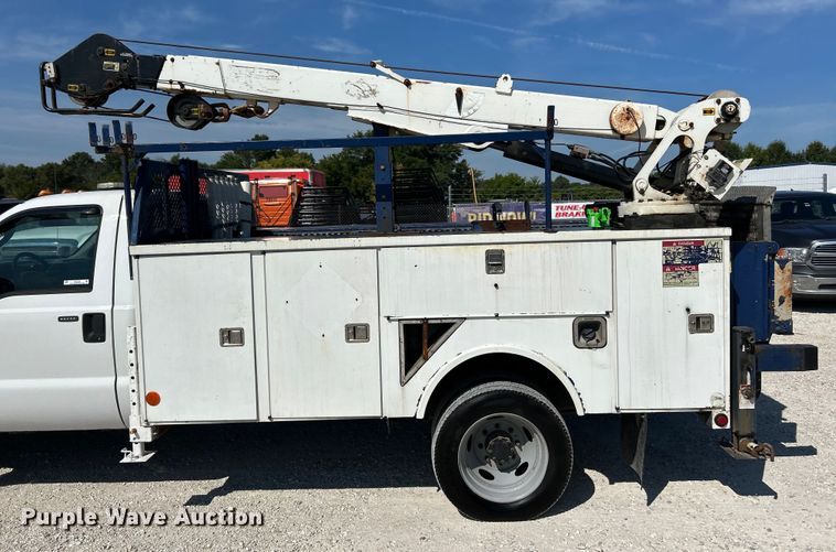 image for item EK3234 2004 Ford F550 Super Duty XLT utility / service truck