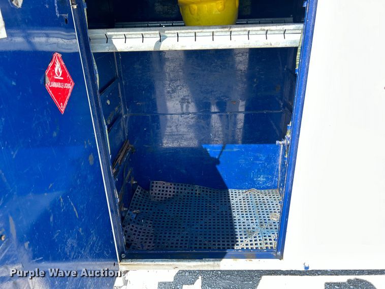 image for item EK3234 2004 Ford F550 Super Duty XLT utility / service truck