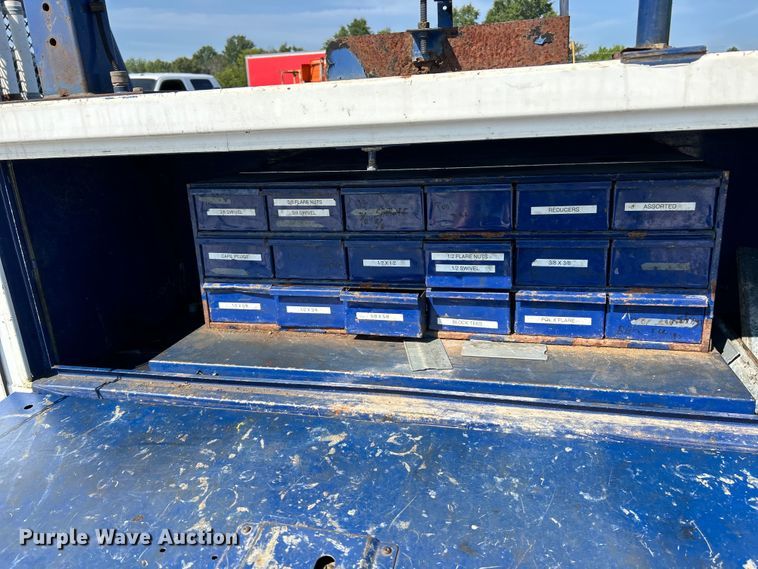 image for item EK3234 2004 Ford F550 Super Duty XLT utility / service truck