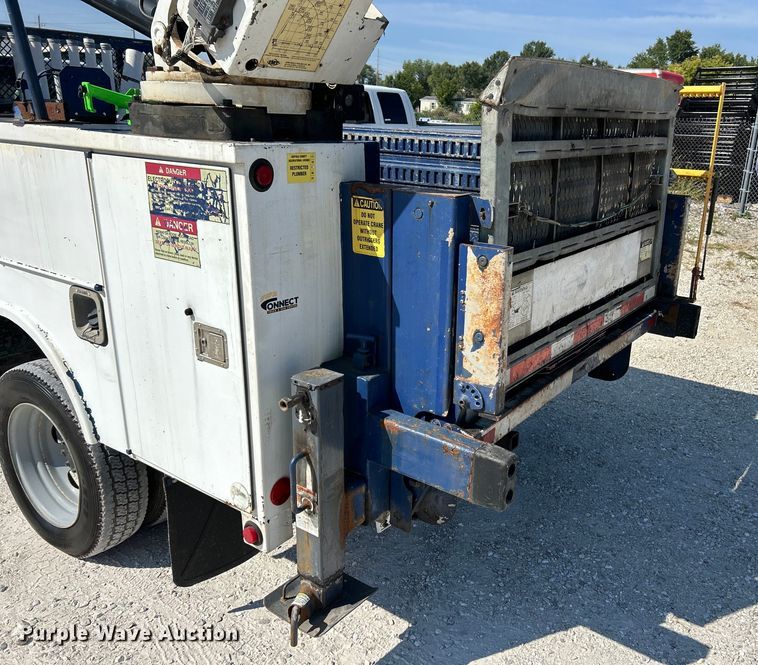 image for item EK3234 2004 Ford F550 Super Duty XLT utility / service truck