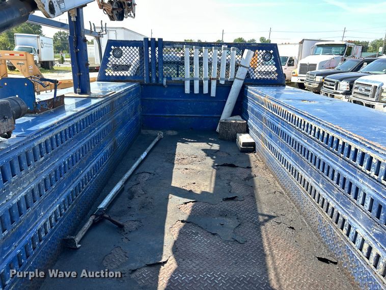 image for item EK3234 2004 Ford F550 Super Duty XLT utility / service truck