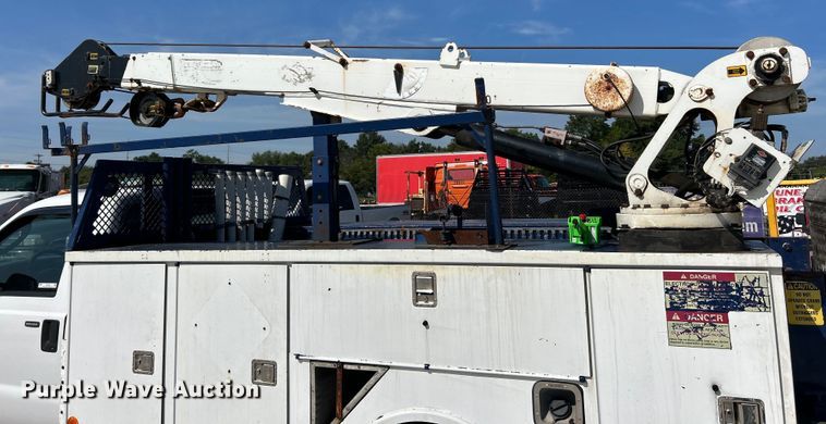 image for item EK3234 2004 Ford F550 Super Duty XLT utility / service truck