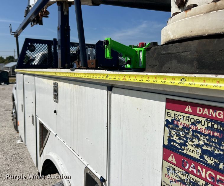 image for item EK3234 2004 Ford F550 Super Duty XLT utility / service truck