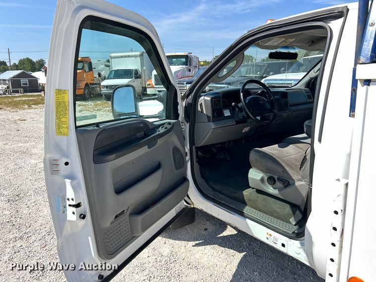 image for item EK3234 2004 Ford F550 Super Duty XLT utility / service truck