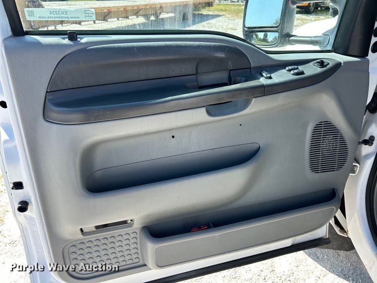 image for item EK3234 2004 Ford F550 Super Duty XLT utility / service truck