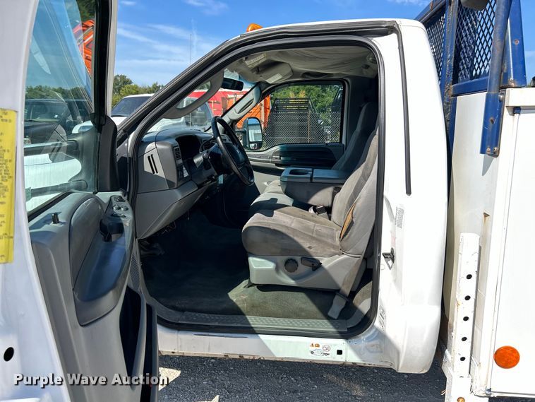 image for item EK3234 2004 Ford F550 Super Duty XLT utility / service truck