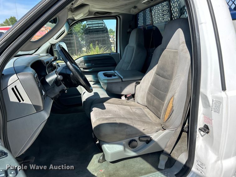 image for item EK3234 2004 Ford F550 Super Duty XLT utility / service truck