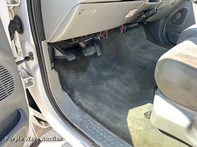 image for item EK3234 2004 Ford F550 Super Duty XLT utility / service truck