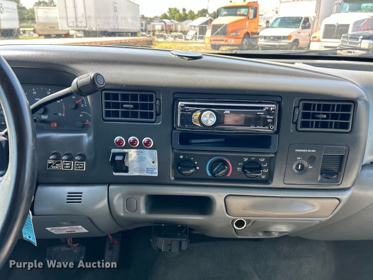 image for item EK3234 2004 Ford F550 Super Duty XLT utility / service truck