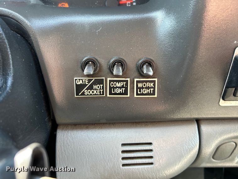 image for item EK3234 2004 Ford F550 Super Duty XLT utility / service truck