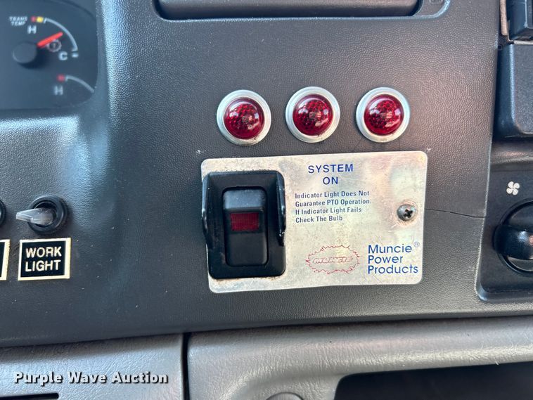 image for item EK3234 2004 Ford F550 Super Duty XLT utility / service truck