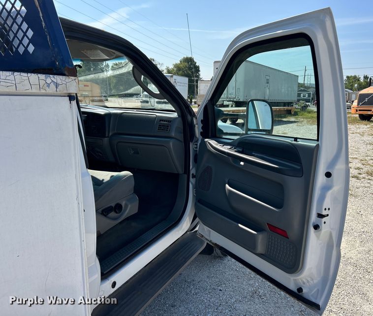 image for item EK3234 2004 Ford F550 Super Duty XLT utility / service truck