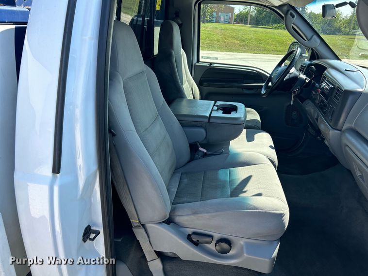 image for item EK3234 2004 Ford F550 Super Duty XLT utility / service truck