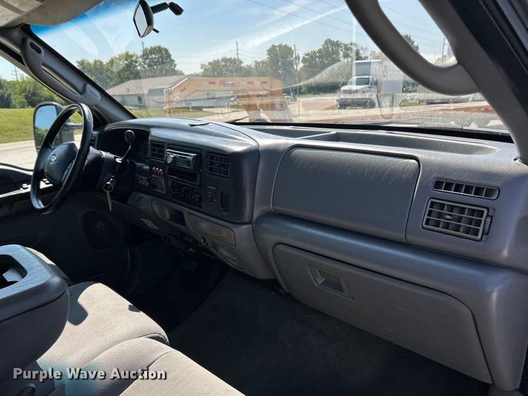 image for item EK3234 2004 Ford F550 Super Duty XLT utility / service truck