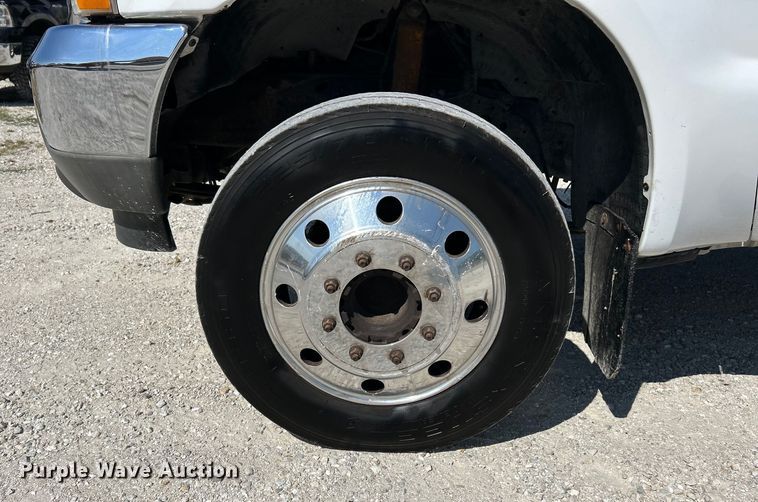 image for item EK3234 2004 Ford F550 Super Duty XLT utility / service truck