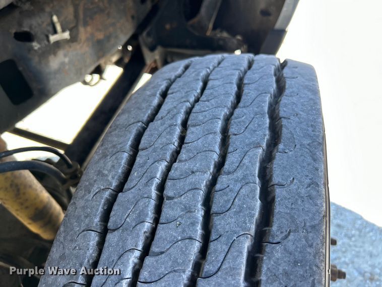 image for item EK3234 2004 Ford F550 Super Duty XLT utility / service truck