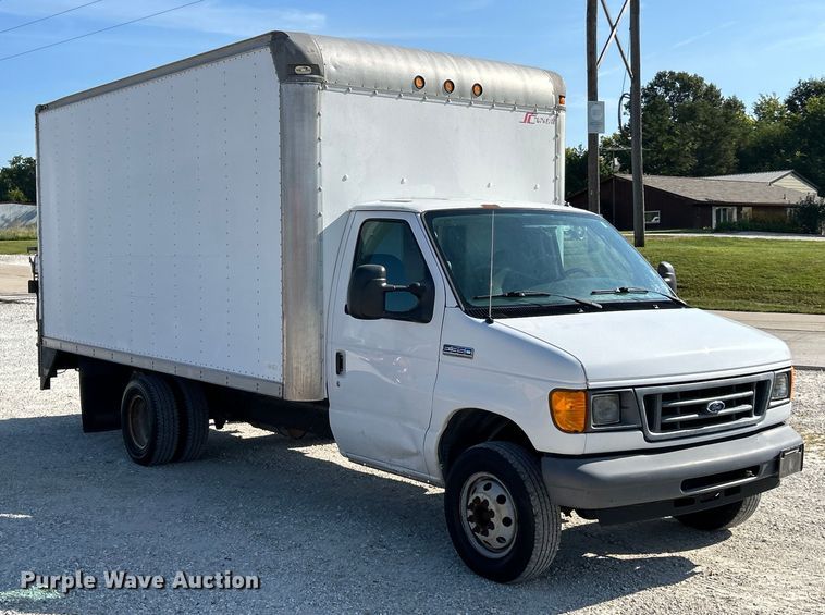 image for item EK3237 2007 Ford E350 Super Duty delivery truck