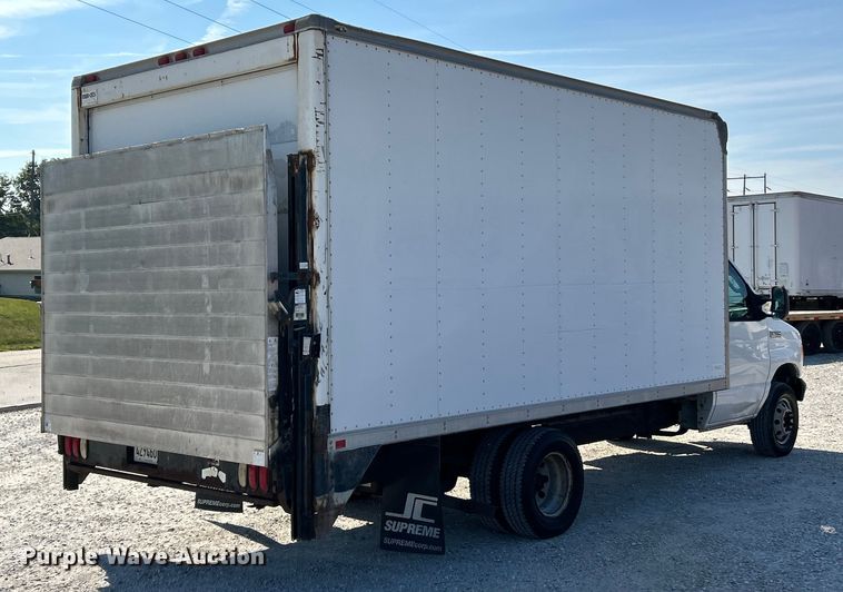 image for item EK3237 2007 Ford E350 Super Duty delivery truck