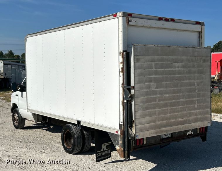 image for item EK3237 2007 Ford E350 Super Duty delivery truck