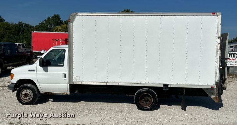 image for item EK3237 2007 Ford E350 Super Duty delivery truck