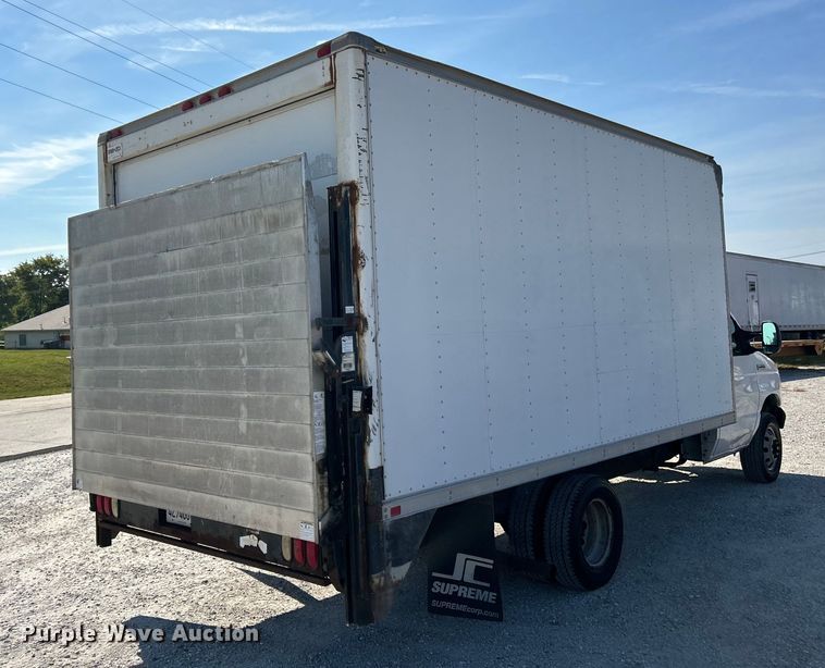 image for item EK3237 2007 Ford E350 Super Duty delivery truck