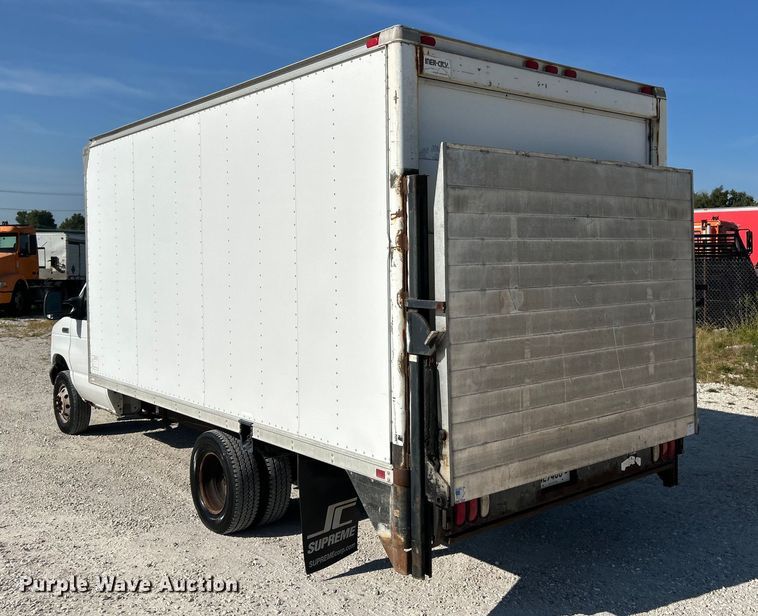image for item EK3237 2007 Ford E350 Super Duty delivery truck