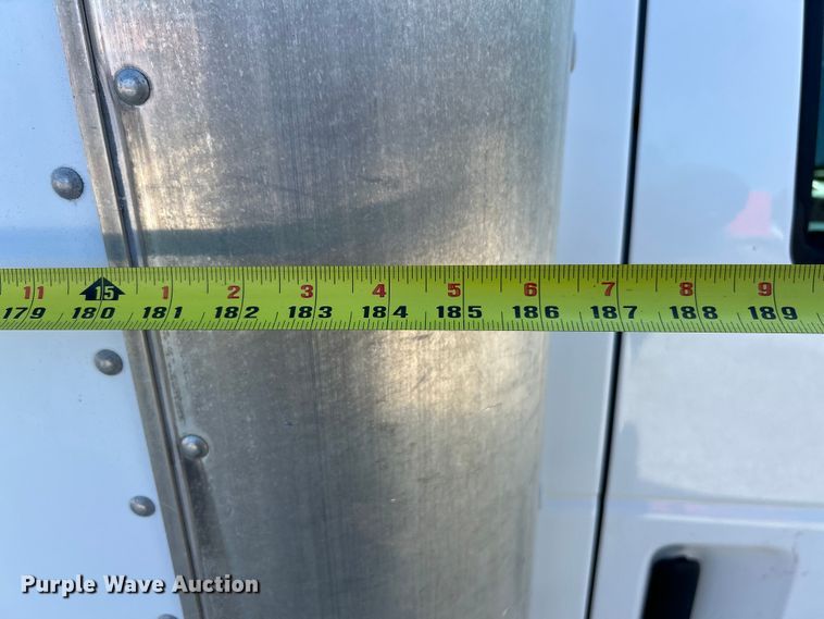 image for item EK3237 2007 Ford E350 Super Duty delivery truck